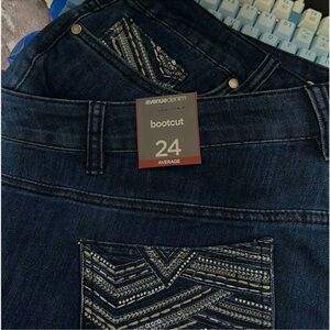 NWT 25W Women’s Avenue Stretch Bootcut
Jeans 24 Average Boot Cut